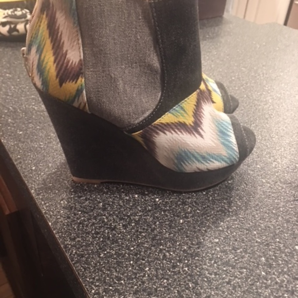 Shoes - Picture 5 of 5